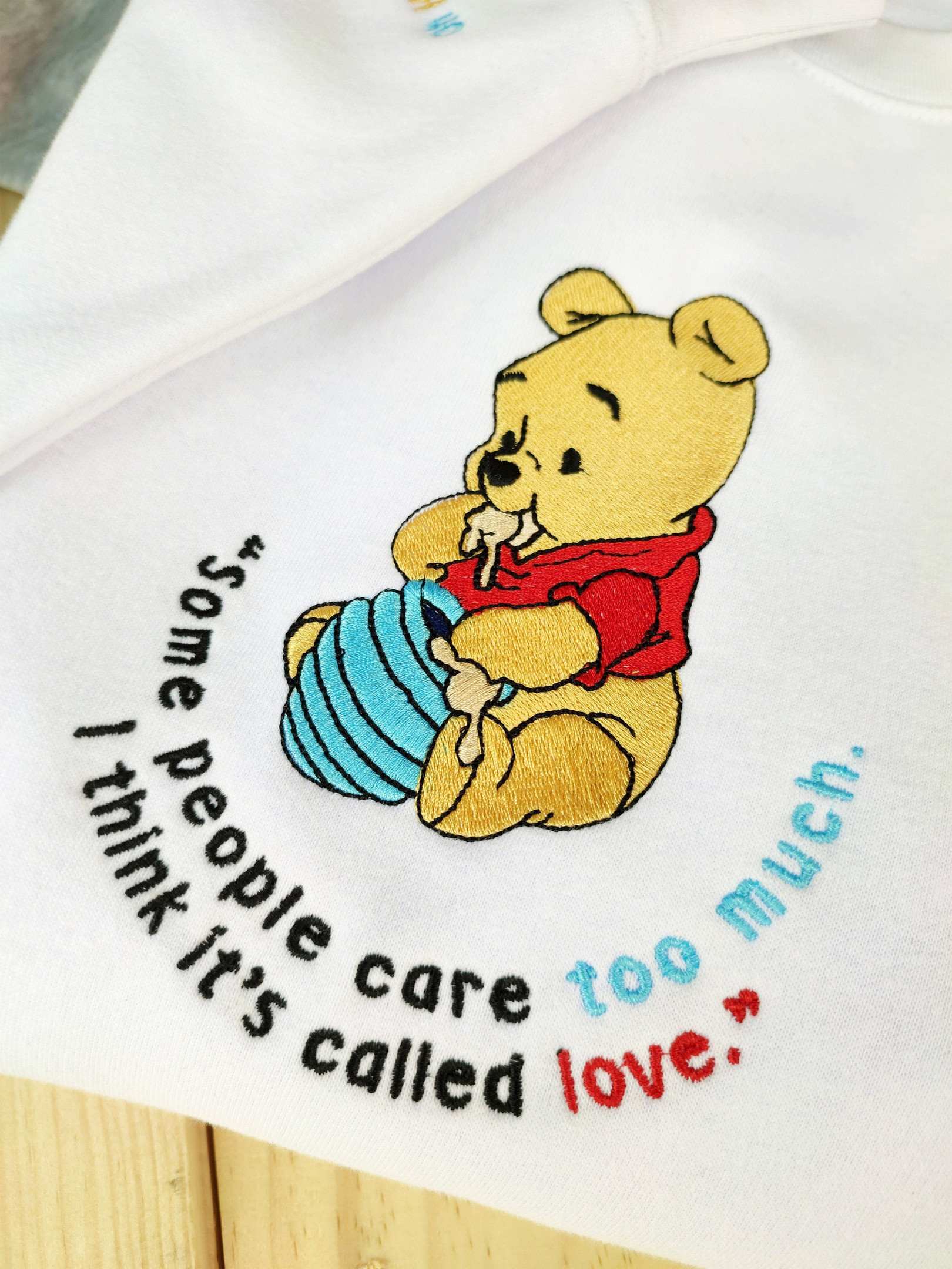 Cartoon Honey Lover Embroidered Unisex Sweatshirt Embroidered Bear Lovers Moda Embroidered Cartoons Fashion