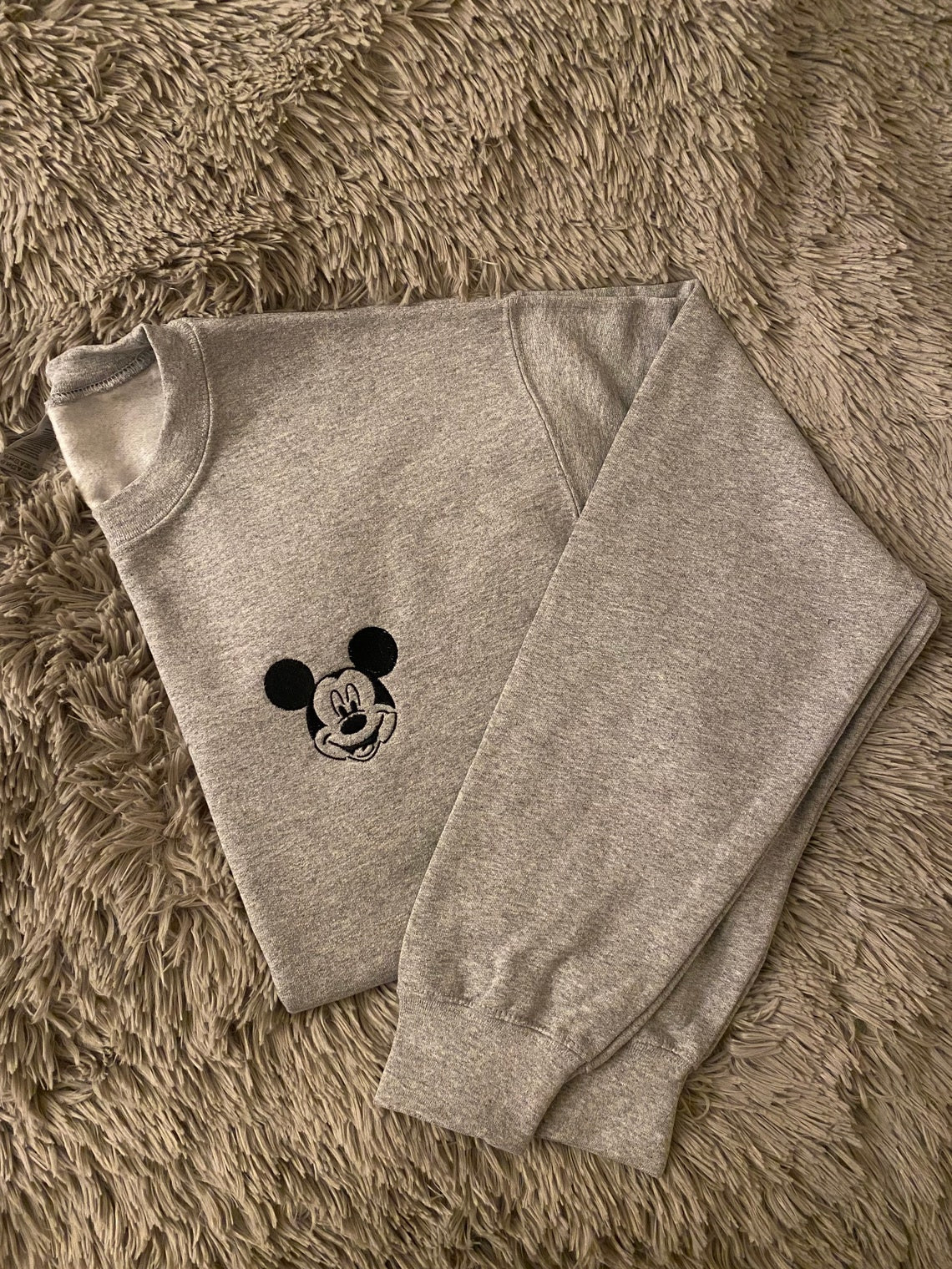 Mickey Mouse Embroidered Sweatshirt Embroidered Crewneck Embroidered Sweatshirt Disney Crewneck Disney Embroidery Disneylandt Shirt