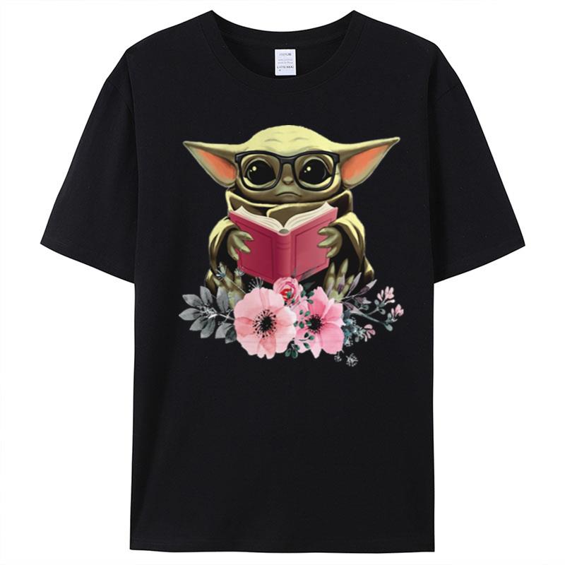 Flower Baby Yoda Reading Book Gigapixel T-Shirt Unisex