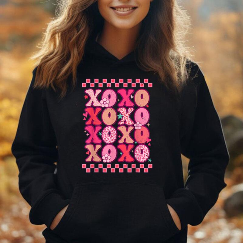 Hugs And Kisses Happy Valentines Day Xoxo Retro Leopard T-Shirt Unisex