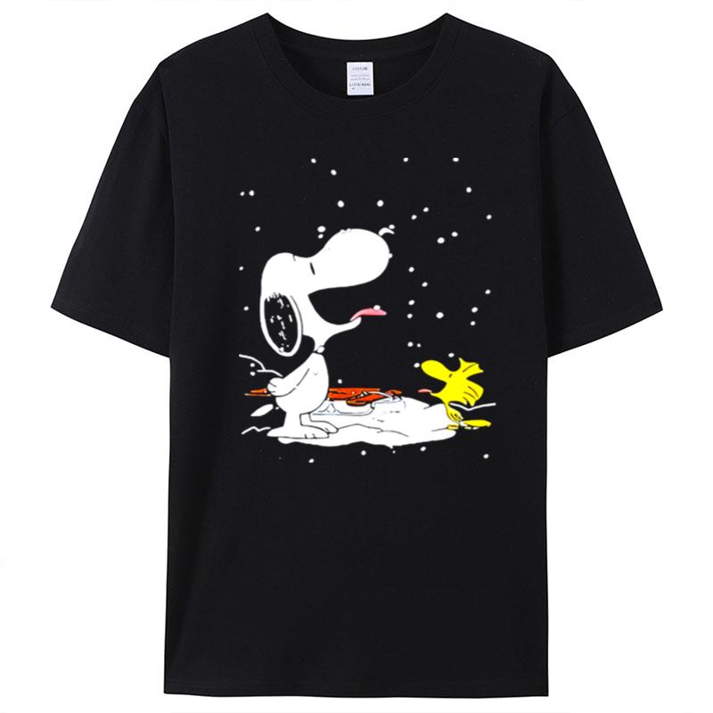 Snoopy Vs Woodstock Playing With Snow T-Shirt Unisex