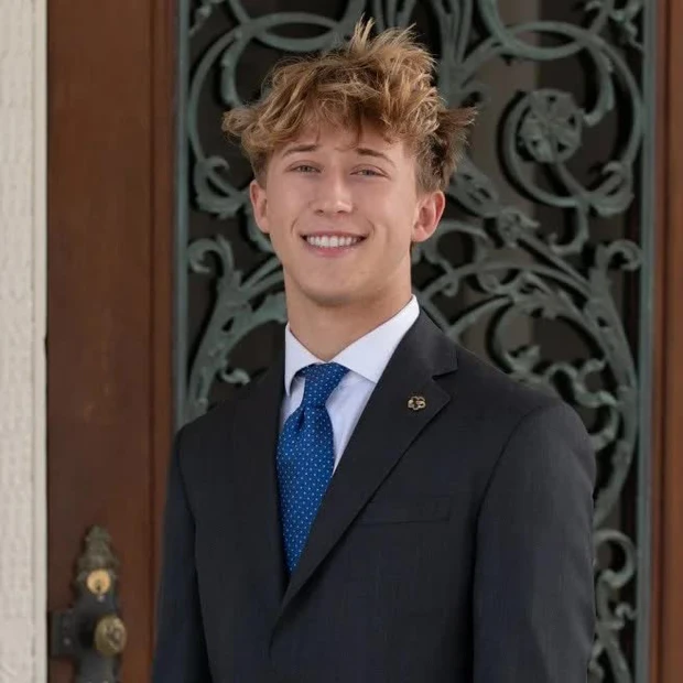 Handsome rich kid - son of tech billionaire, dies unexpectedly at dorm at age 19